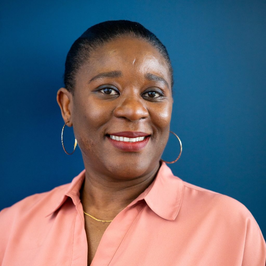 Elise Edimo gestionnaire de programmes